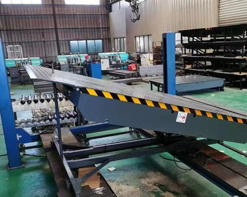 固定式登車橋，卸貨平臺 